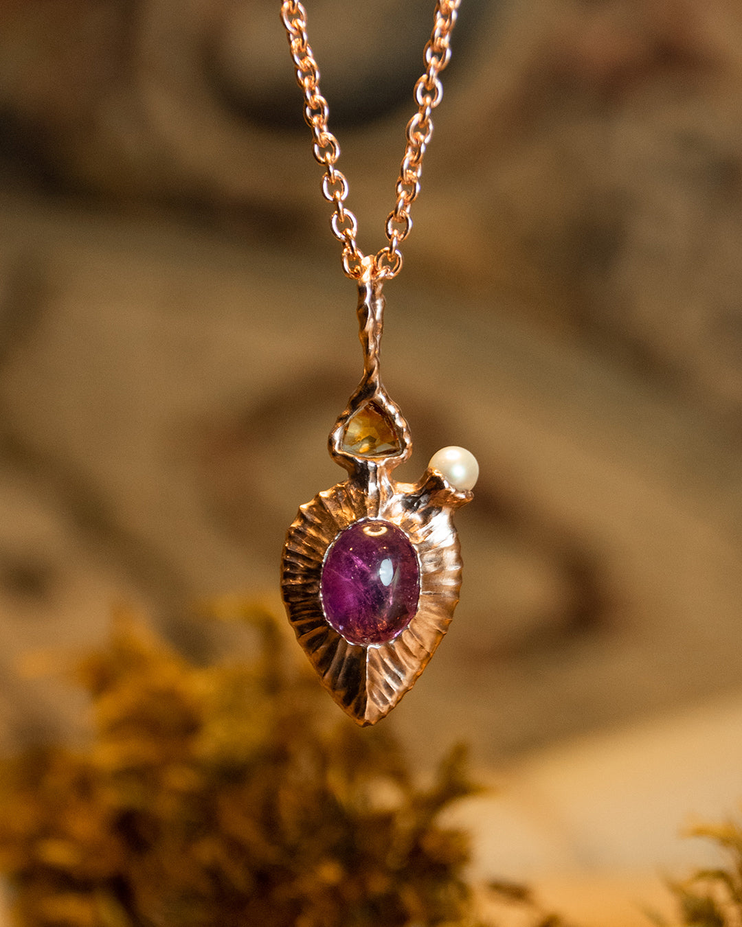 Photograph showing a Nisi Vessel Pendant on an 18K Rose Gold necklace chain