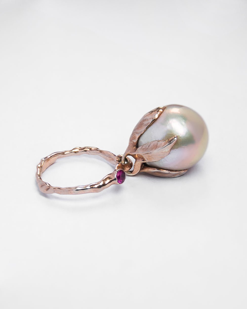 Kara ring in rose gold-plated sterling silver set with freshwater pearl and ruby