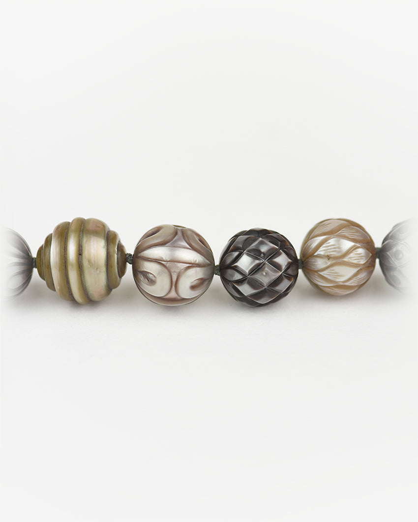 Close-up of a necklace with crafted Tahitian pearls in various colours and patterns