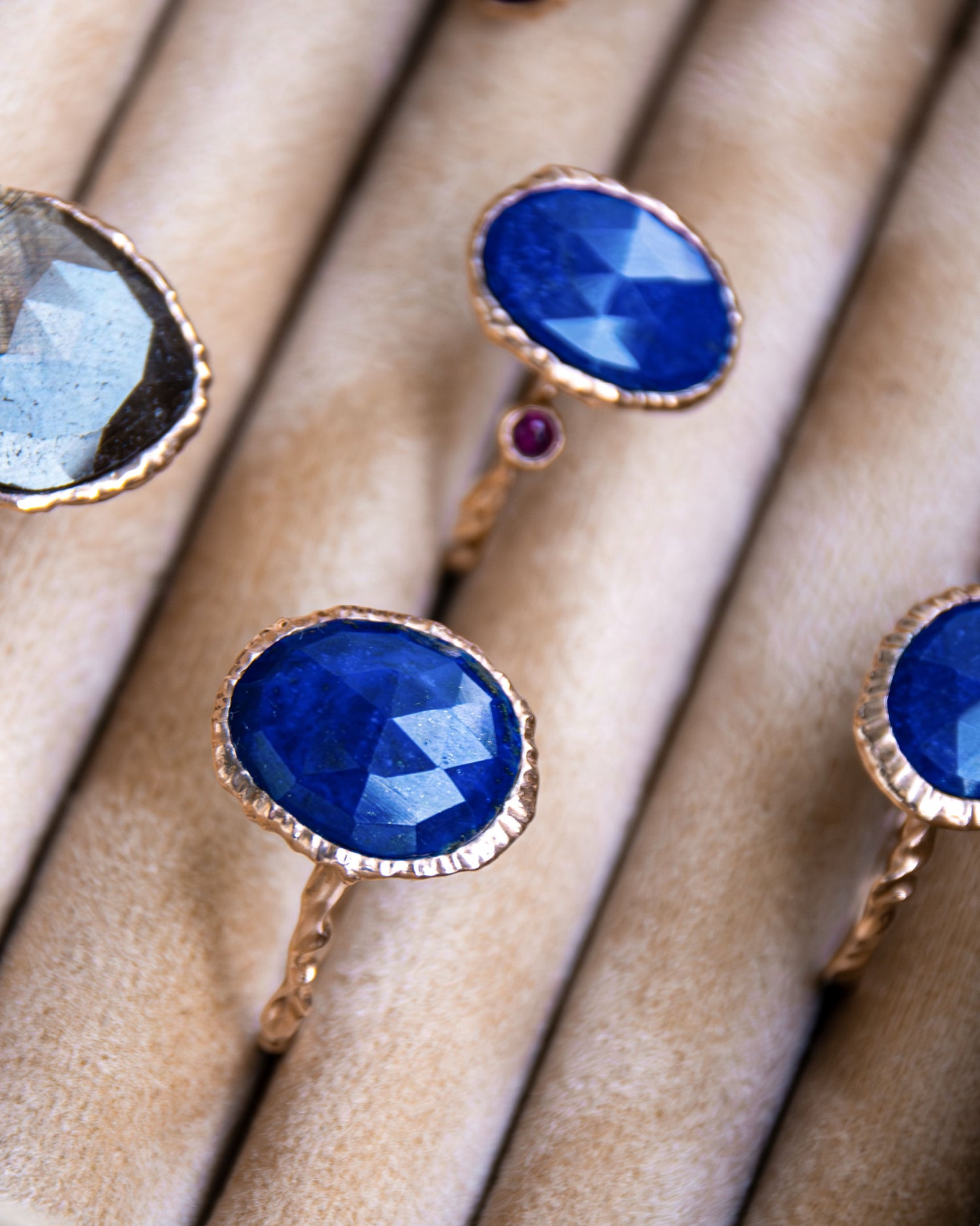 Nisi rings displayed inside a jewellery box