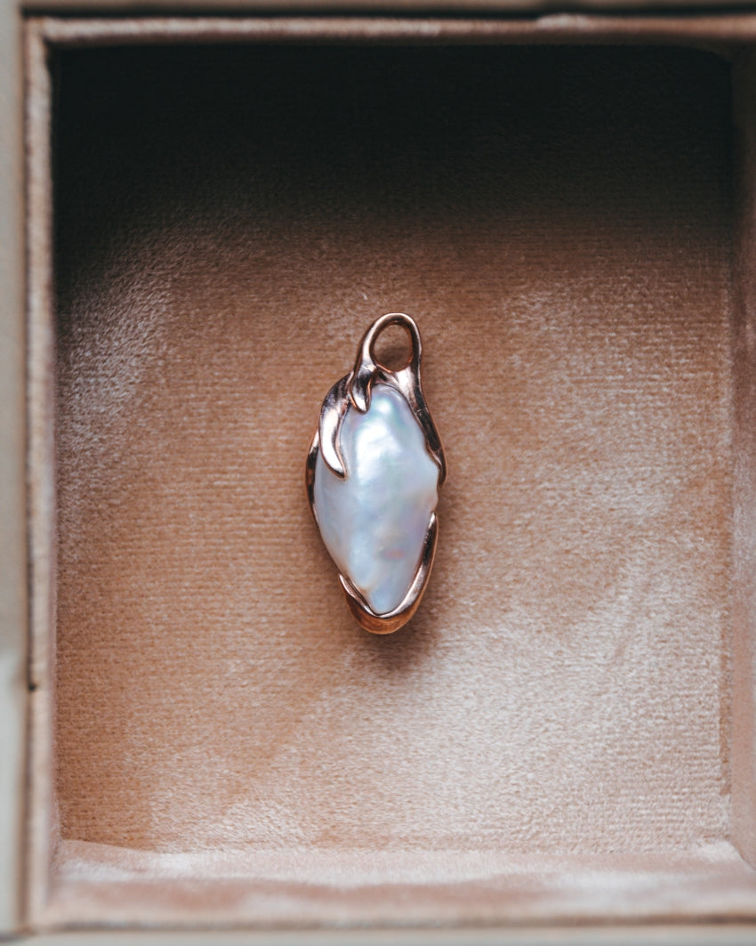 Side design of Kara 18K Gold-Plated Silver and Pearl Pendant