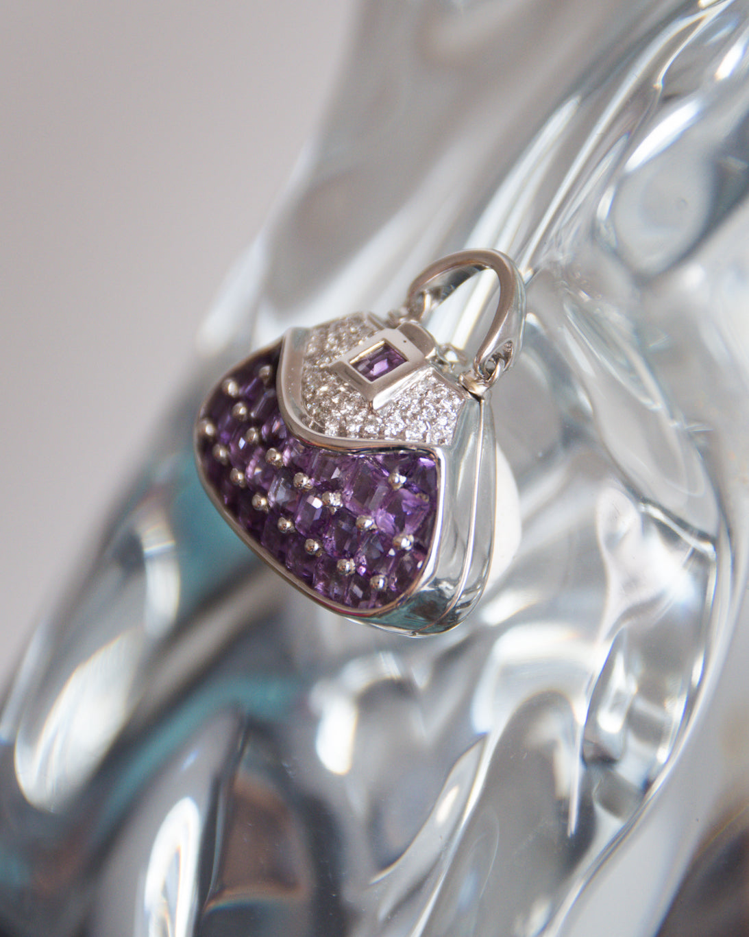 Angled view of Minaudière 18K White Gold Amethyst Evening Locket closed