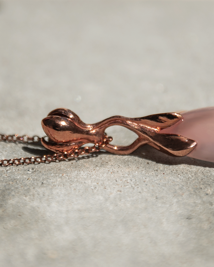 THP991RG Kara Pendant with Teardrop Cabochon Rose Quartz set in 18K Rose Gold side detail