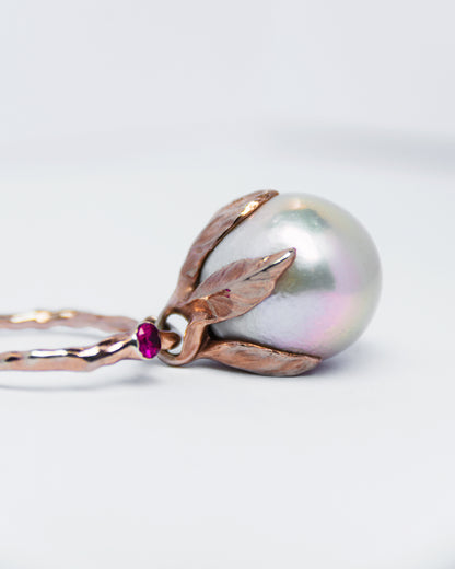 Setting of Kara Ring in 18K Rose Gold with Freshwater Pearl and Ruby 