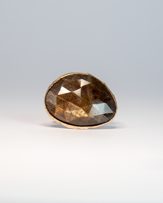 Front view of Nisi Island Ring in 18K Rose Gold with Gold-Sheen Sapphire