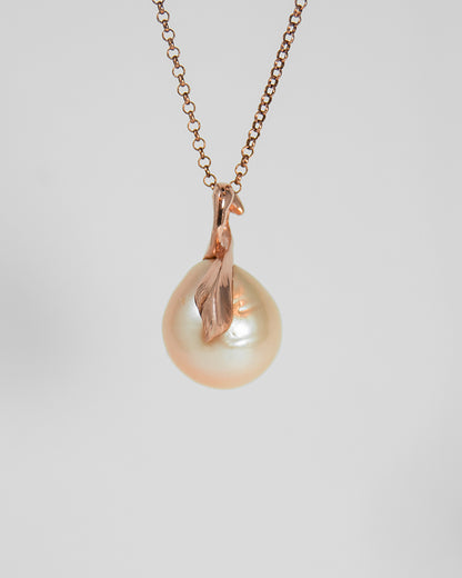 THP995RG Kara Pendant with Freshwater Pearl set in 18K Rose Gold on 18K Rose Gold Chain