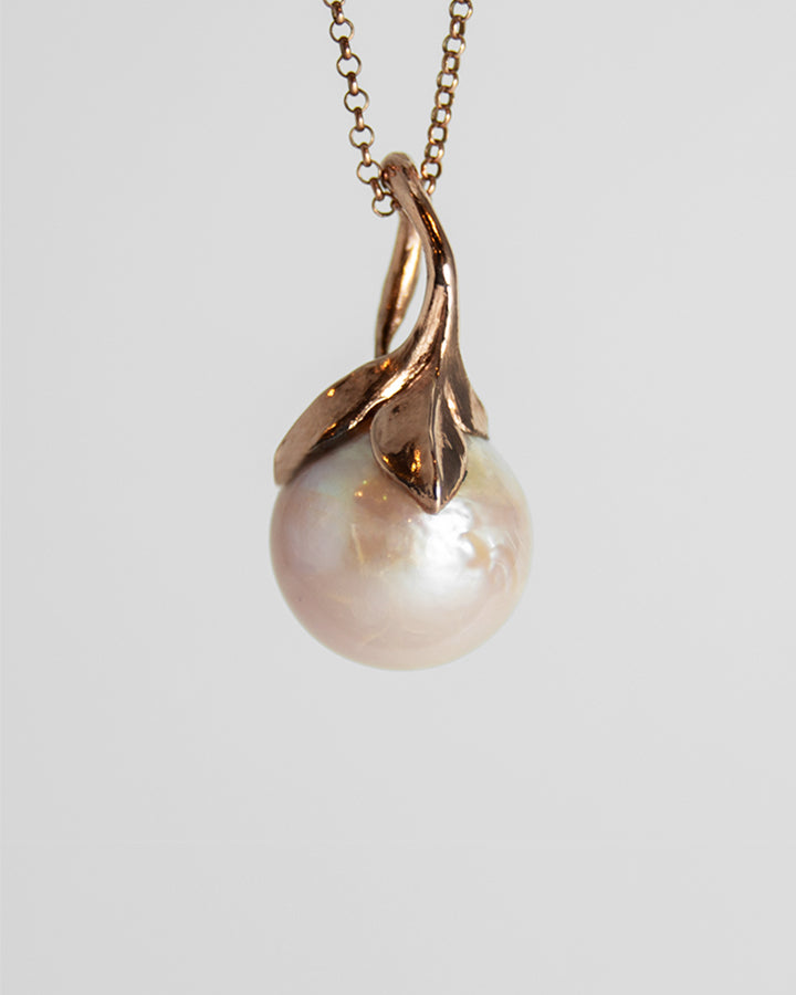 THP998RG Kara Pendant with Freshwater Pearl set in 18K Rose Gold on Chain