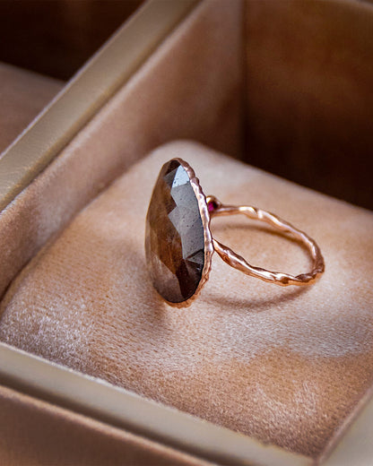 Nisi Island 18K Rose Gold and Freeform Sapphire Ring