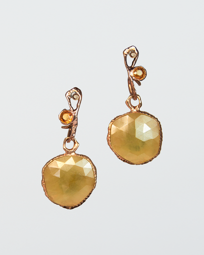 Nisi Earring Charms with Yellow-Green Sapphires, Garnets and White Freshwater Pearls - TVRRINI