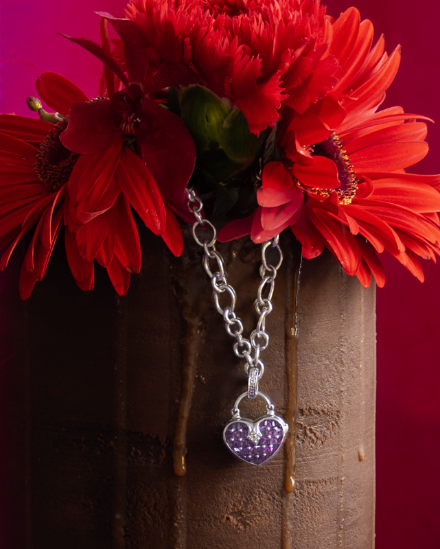 Heart-shaped Minaudière 18K white gold with amethyst and diamond locket pendant
